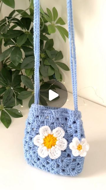 happyyarnloops 🧶 on Instagram: "A custom order Daisy bag with matching daisy hair clips.This order is also part of the personalised gift hamper.

Pattern: By me :)
Yarn: @magicneedlesindia 

#crochet #crochetbag #daisybag #accessories #clips #crochetclips #handmade #handmewithlove #smallbusiness #gifts" Daisy Bag Crochet, Daisy Hair Clips, Daisy Bags, Daisy Hair, Crochet Baskets, Crochet Basket, Basket Bag, Gift Hampers, Crochet Bag