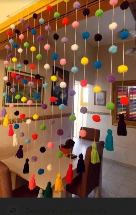 Creative Curtain Ideas, Girls Room Diy, Tovad Ull, Handmade Curtains, Indian Room Decor, Desain Quilling, Diy Yarn Crafts, Pom Pom Crafts, Flower Diy Crafts