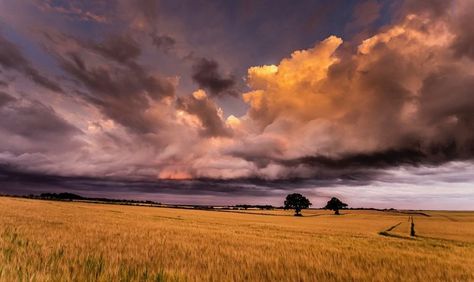 cloudy sky scotland Moving Clouds, Timeless Photography, Cloud Photos, Clouds Photography, Great Backgrounds, Sky Photos, Photography Subjects, Inspirational Pictures, Awe Inspiring