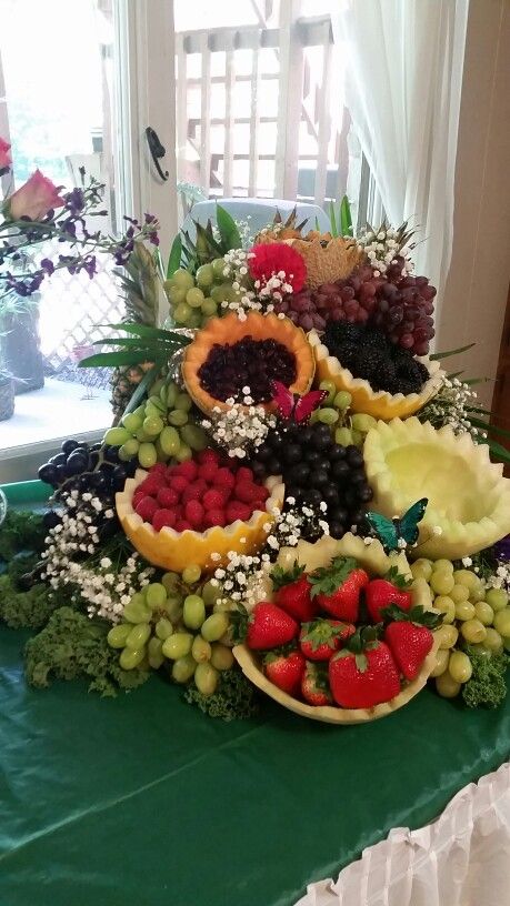 Fruit Platter Ideas Wedding, Fruit Platter Ideas, Wedding Fruit, Meat Tray, Fruit Buffet, Fruit Platter Designs, Fruit Decoration, Fruit Platters, Platter Ideas