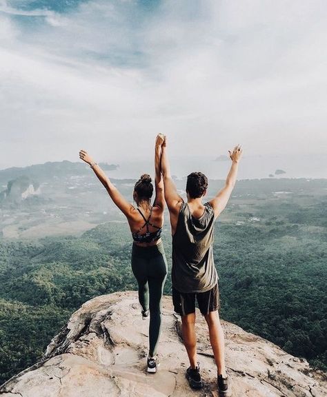 Hiking​- 18 First Date Ideas that are Awesome and Affordable​ - Ourmindfullife.co Date Ideas For Married Couples, Conversation Ideas, Hiking Outfit Ideas, Summer Date Ideas, Best Date Ideas, Creative Date Ideas, Ideas For Married Couples, Dates Ideas, Fun Date Ideas