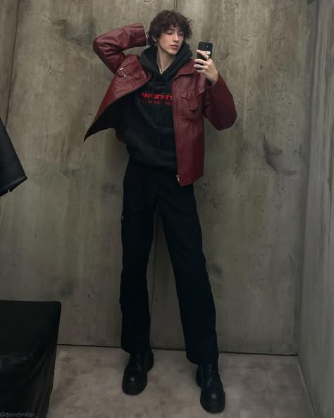 Rockstar Outfit Men, Outfits For Males, Punk Outfits Men, Red Leather Jacket Outfit, Man Fashion Style, Red Jacket Outfit, Korean Man, The North Face Puffer Jacket, Rock Star Outfit