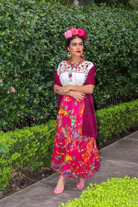 Frida Kahlo Outfit, Frida Kahlo Dress, Frida Party, Frida Kahlo Style, Halloween Outfit Ideas, Mexican Fashion, Mexican Outfit, Dresses By Color, Mexican Theme