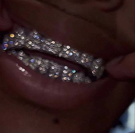 Diamond Grillz Aesthetic, Diamond Grills, Mood Money, Money Paper, Pretty Teeth, Dental Jewelry, Grillz Teeth, Diamond Grillz, Diamond Teeth