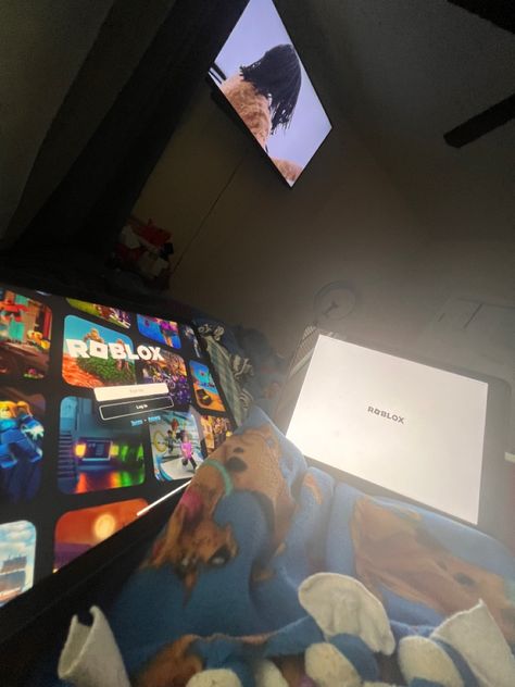 Ipad Kid Aesthetic, Playing Roblox Aesthetic, Ipad Pics, Grace Core, Ipad Picture, Ipad Kid, Ipad Ideas, Dump Ideas, Tanning Tips