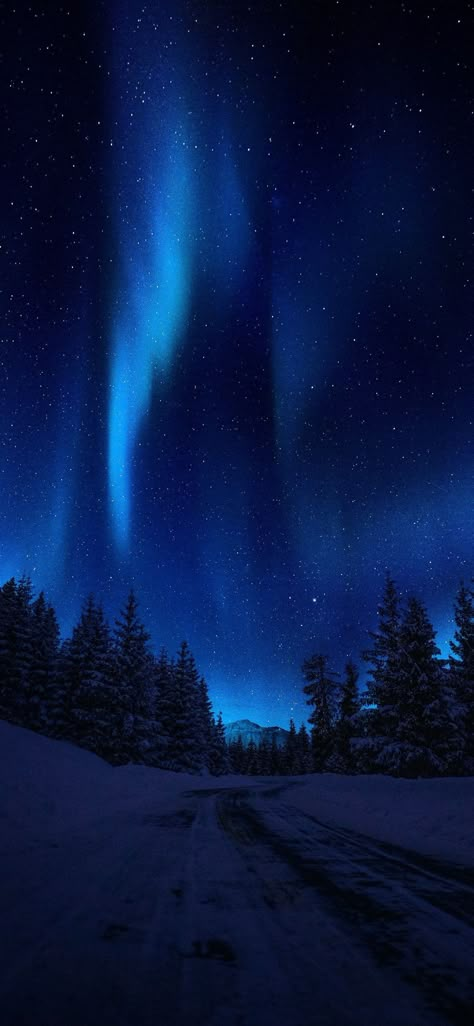 Aurora Borealis Aesthetic, Northern Lights Wallpaper, Northern Lights Photography, Aurora Borealis Northern Lights, Pretty Landscapes, Travel The World, Landscape Wallpaper, Nature Aesthetic, Pretty Places