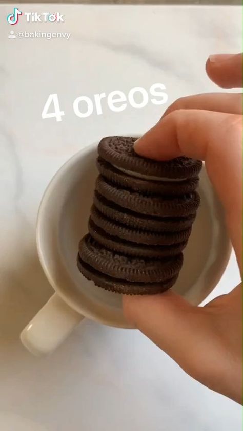 Oreo Mug Cake, Oreo Mug, Sommer Mad, Chocolate Dishes, Chocolate Recipes Homemade, Sweet Dishes Recipes, Mug Recipes, Quick Recipes Snacks, God Mat