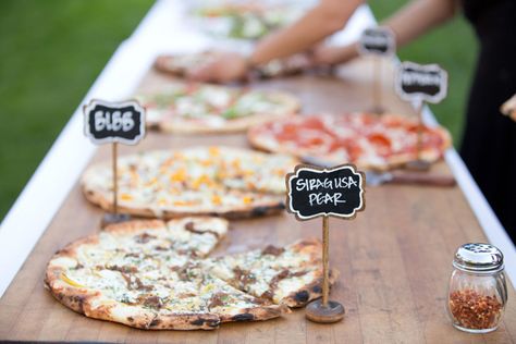 Pizza Buffet Wedding Receptions, Ideas Para Catering, Pizza Wedding, Pizza Buffet, Buffet Wedding Reception, Pizza Bar, Wedding Reception Food, Reception Food, Wedding Buffet