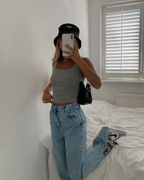 emily elaina grace on Instagram: “jeans and a vest always these days” Outfits With Jordan 1s, Air Dior, Jordan 1s, Top Outfit, Hooded Eyes, Turkey Breast, Mode Inspo, Mode Vintage, Mode Inspiration