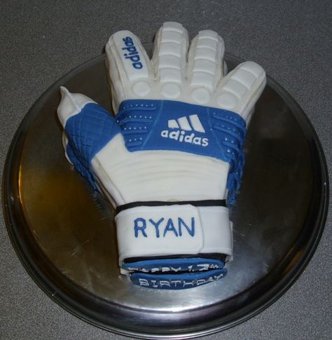 Goalkeeper's Gloves Cake Goalkeeper's gloves cake (Football/Soccer)Vanilla sponge with raspberry jam and buttercream... Goal Keeper Cake, Birthday Football Cake, Hermione Birthday, Pastel Futbol Soccer, Cake Football, Football Birthday Cake, Hockey Goal, Soccer Birthday Party, Birthday Football