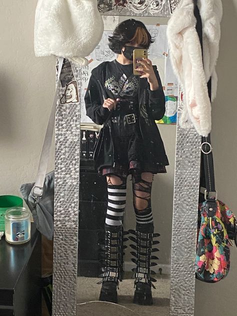 Alt Lesbian Style, Gothic Fits, Maisie Core, Fem Fits, Alt Fits, Emo Clothes, Punk Style Outfits, E Girl Outfits, Alt Clothes