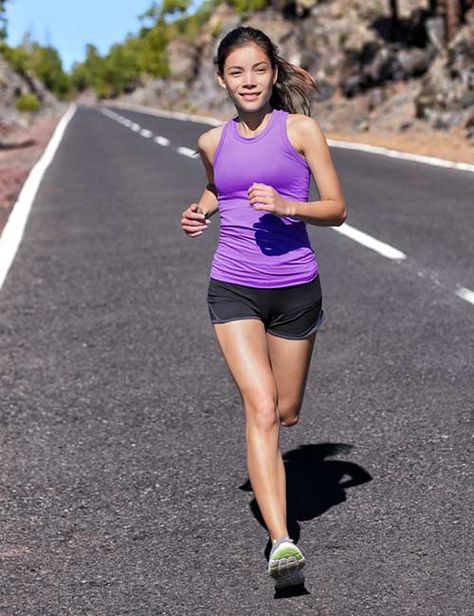 Best Running Gear, Running Pose, Person Running, Running Pace, Running Photos, Interval Running, Running Form, Marathon Training Plan, Running Inspiration