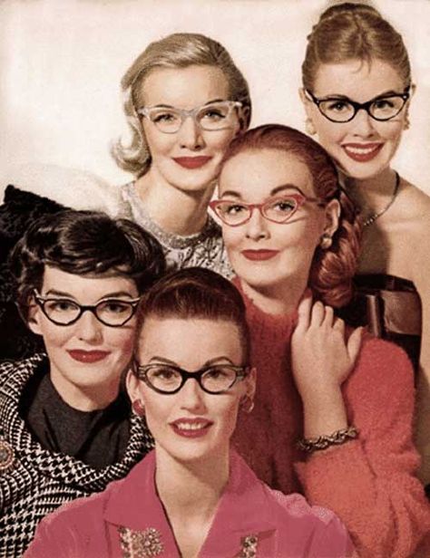 girls-who-wear-glasses---1950s-eye-makeup-advice Women Wearing Glasses, Women With Glasses, 1950s Glasses, Fashion 1950s, Retro Mode, Wearing Glasses, Cat Eyes, Vintage Glam, Vintage Eyewear