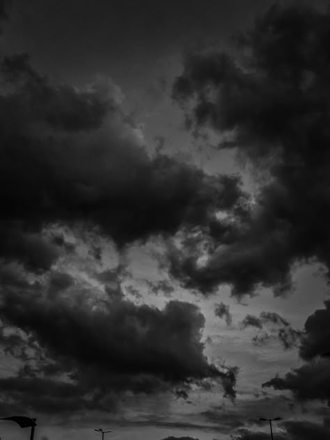 Sky Pictures Black And White, Black Sky Aesthetic Wallpaper, Black Background Aesthetic Photography, Black And White Night Aesthetic, Dark Sky With Clouds, Black And White Clouds Aesthetic, Black Aesthetic Clouds, Sky Black And White Aesthetic, Sky Aesthetic Black And White