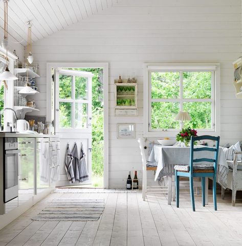 Tiny Scandinavian Cottages And What We Learned From Them Summer House Inspiration, Modern Cottage Kitchen, Cozy Cottage Kitchen, Scandinavian Cottage, Swedish Cottage, Cottage Interior, Cottage Kitchens, Cottage Interiors, Style Cottage