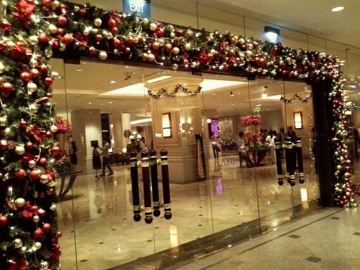 Christmas decoration at main entrance hotel | Maine decor, Winter ...