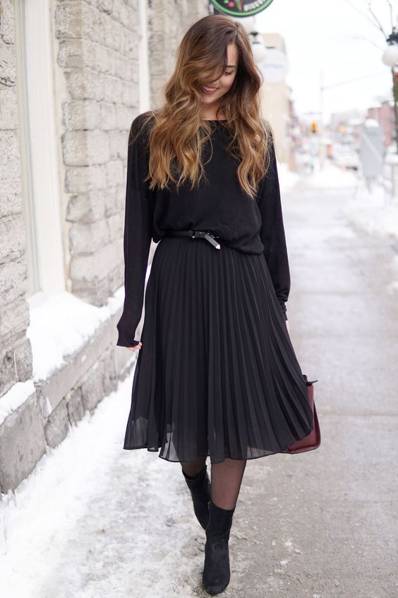 The best ways to style pleated skirt trend for the new year's party | Black  skirt long, Black pleated skirt outfit, Skirt fashion