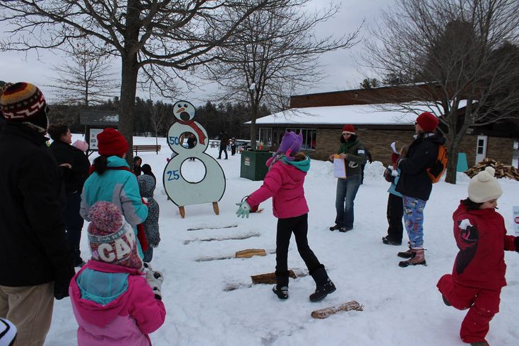 a group of children playing in the snow near a sign that says 8 on it