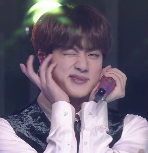 jin pfp Jin Pfp Cute, Seokjin Pfp, Jin Pfp, Bts Pfp, Pfp Gif, Gonna Miss You, Wwh Jin, Jin Wwh, Random Pfp