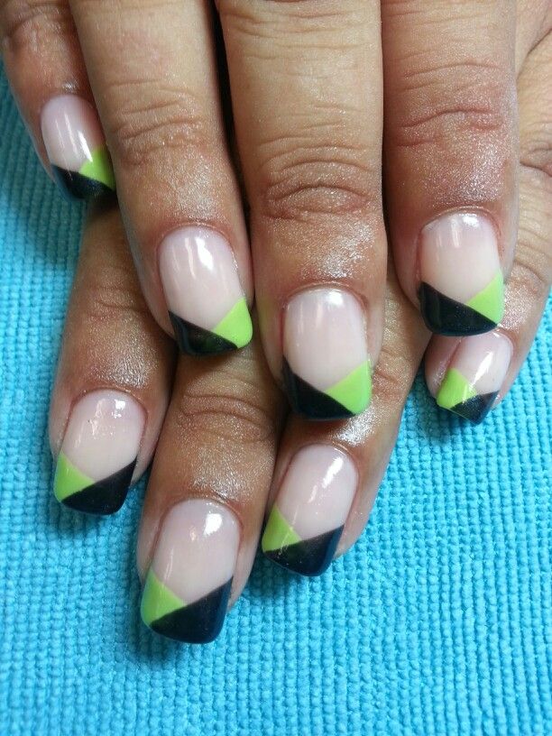 Two tone nail art Nail Designs Gel, Neon Nail Colors, Two Tone Nails, Nail Design Kit, Cute Nail Colors, Chic Nail Art, Candy Cane Nails, Cute Nail Art Designs, Nail Art Pen