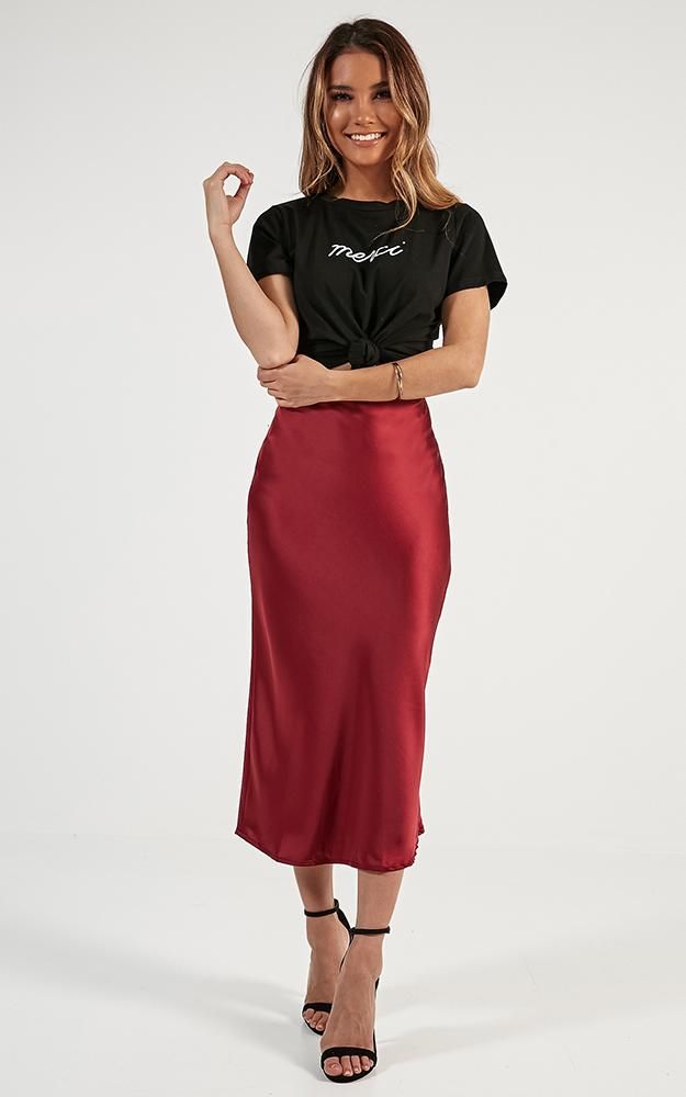 Silk Slip Skirt Outfit, Long Silk Skirt Outfit, Slip Skirt Outfit, Silk Skirt Outfit, Long Silk Skirt, Rok Midi, Silk Slip Skirt, Satin Skirt Outfit, Skirt Outfit Summer