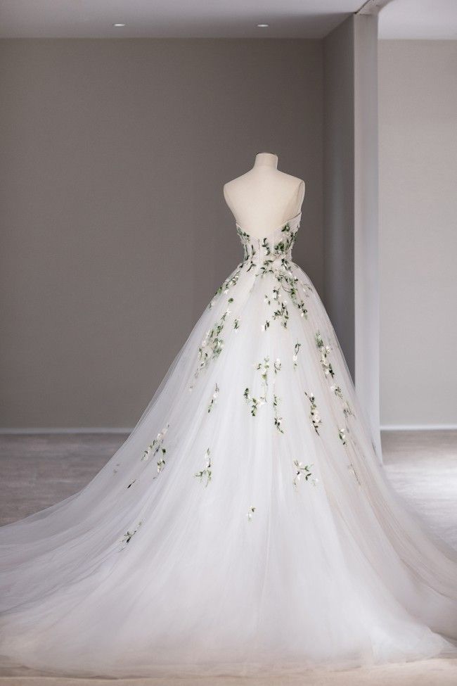 Pin by Penny Hagekyriakou on Wedding Dress | Fairy wedding dress, Green ...