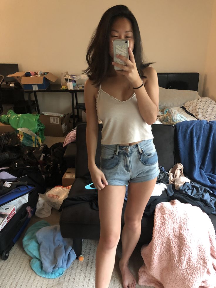 Ootd: short shorts and a tank top also I cut my hair!! Be Excellent To Each Other, Top Jean, Lily Evans, Clothes Summer, Wardrobe Ideas, Cut My Hair, Free Fun, Jean Top, Short Shorts