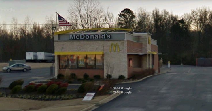 a mcdonald's restaurant is shown in this image