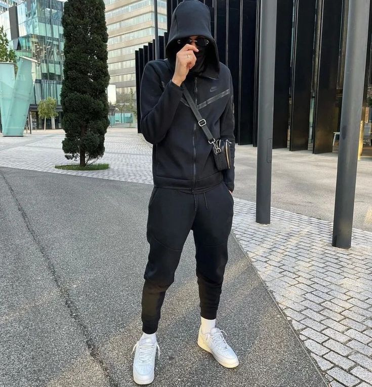 Nike Tech Fleece Outfit Men Black, Tech Fleece Wallpaper, Uk Gang, Nike Tech Black, Nike Tech Fleece Outfit Men, Nike Tech Sweatsuit, Nike Tech Fleece Black, Black Tech Fleece, Black Nike Tech Fleece