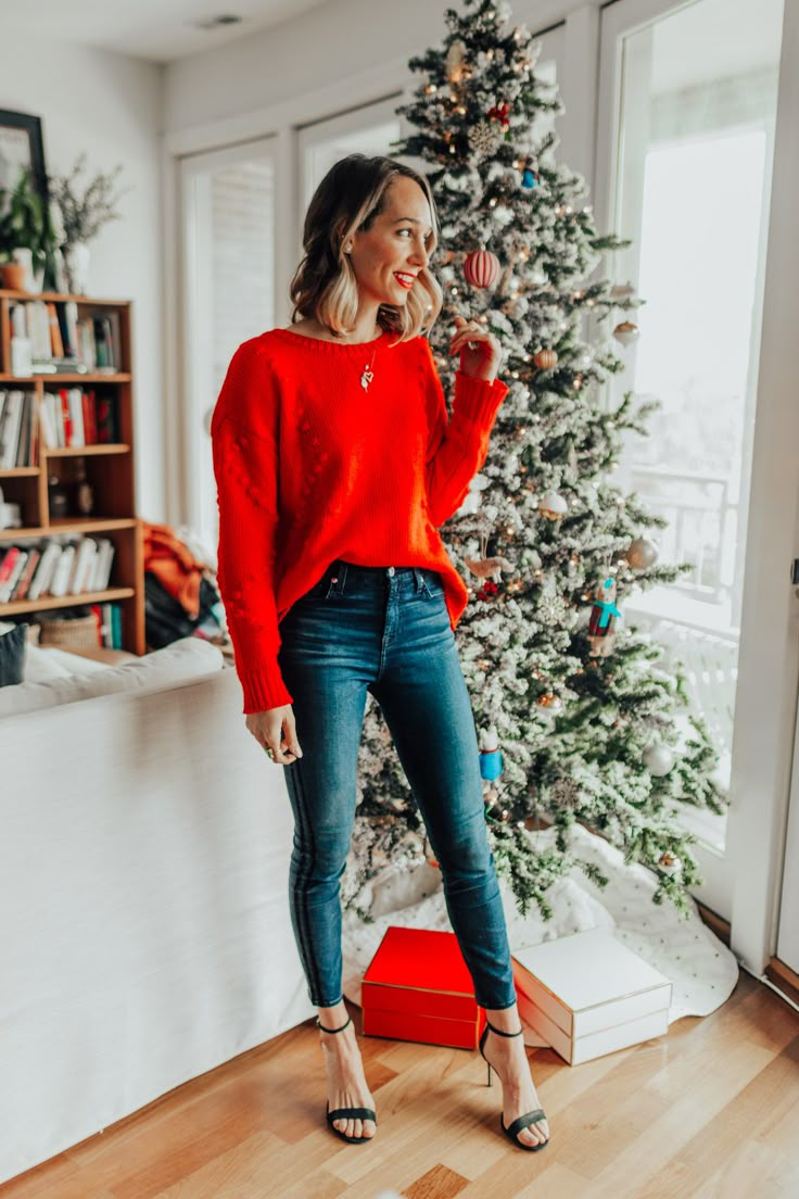 casual christmas outfit Christmas Outfit Inspiration Casual, Outfit Navideno, Christmas Style Fashion, Holiday Casual Outfits, Christmas Casual Outfits, Christmas Outfit Jeans, Christmas Party Outfits Casual, Christmas Day Outfit Casual, Xmas Outfits Women