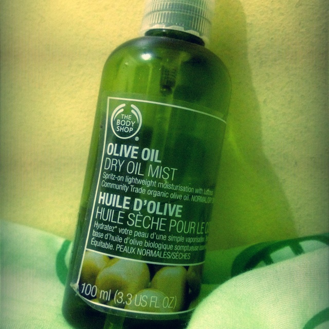 2.The Body Shop Olive Dry Oil Mist : my "go-to" moisturizing fix + the pleasant smell = perfection. Happy List, Dry Oil, The Body Shop, The Body, Mist, Shampoo Bottle, Beauty