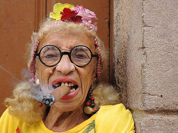 Image result for моя бабушка курит трубку Cuban Women, Emotional Photography, Grow Old, Havana Cuba, Interesting People, Old People, Aging Gracefully, Funny Faces, Vintage Images