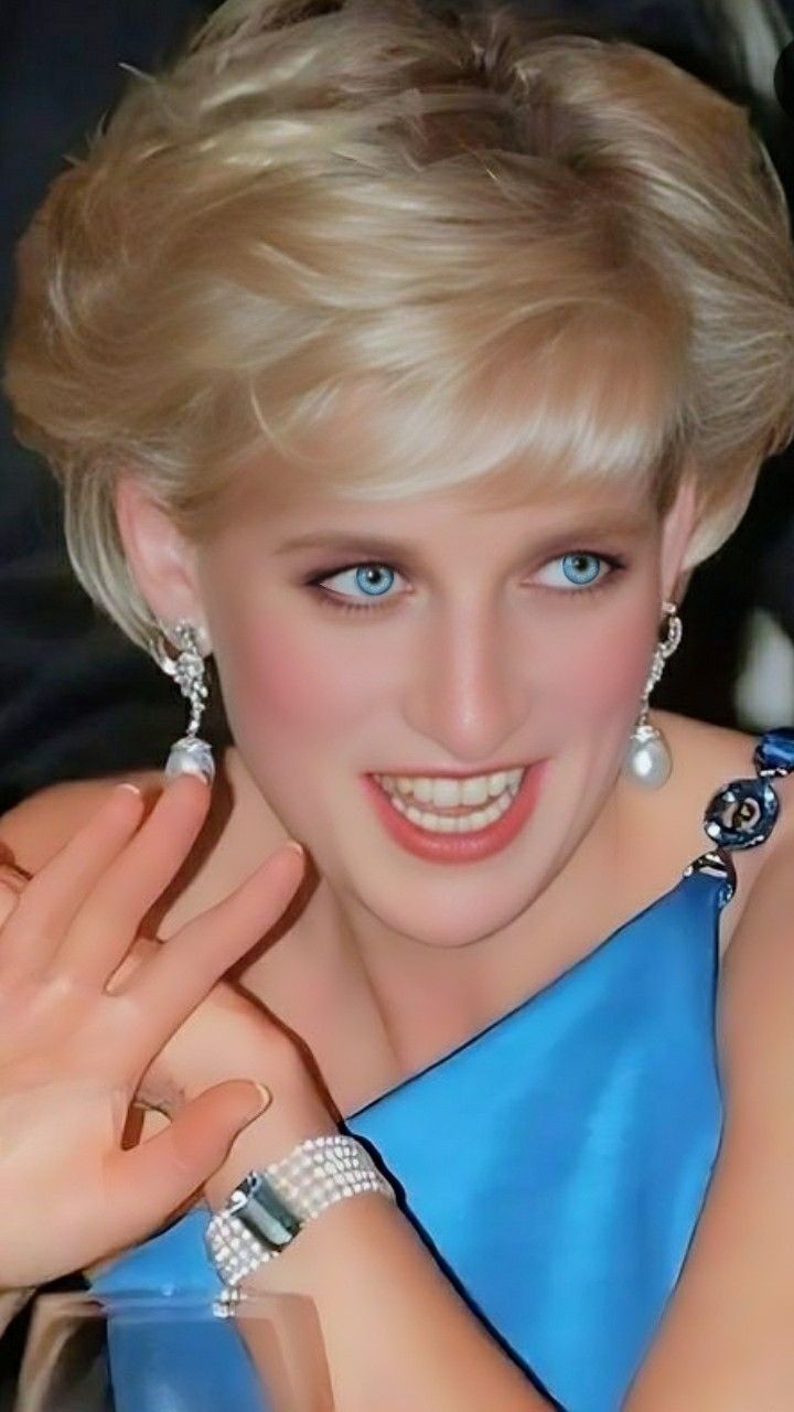 Pin by Maryrosevictory on Di in 2024 | Princess diana pictures, Long ...