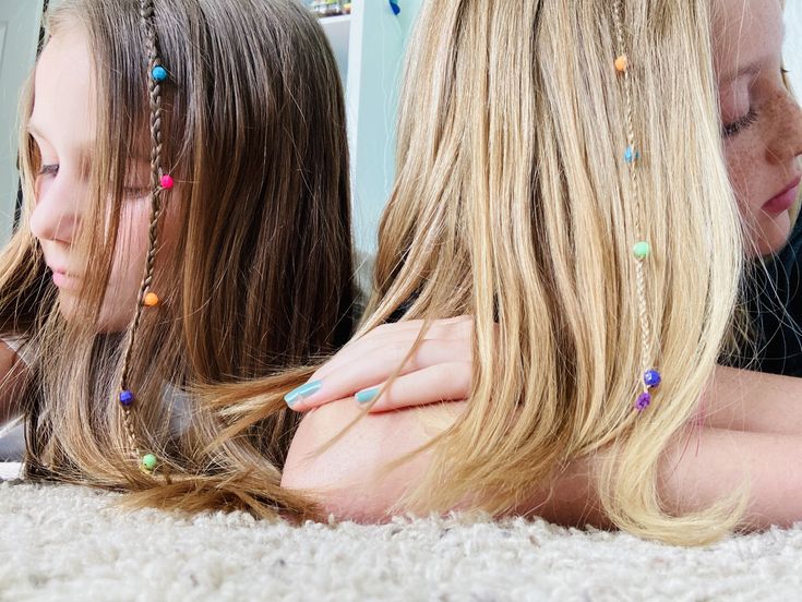 Surf Girl Hair, Beads Drawing, Braids Illustration, Side Sketch, Braided Hairstyles With Beads, Hairstyles Bandana, Braid Drawing, Vsco Hair, Hairstyles With Beads