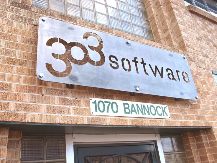 the sign on the building says software 1010 bannock