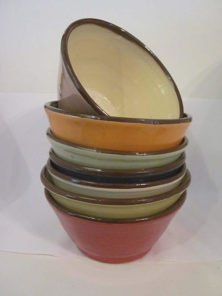 a stack of bowls sitting on top of each other