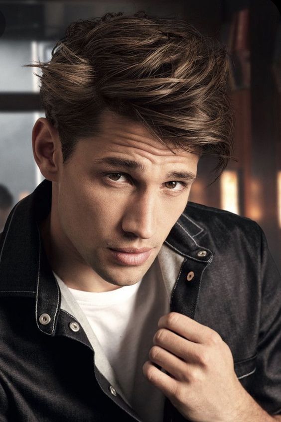 Achieve a stylish and trendy look with brown hair color 15 ideas - mens-club.online Brown Hair Color Men, Famous Hairdressers, Highlights For Men, Haircuts 2020, Hair Color For Brown Skin, Brown Hair Men, Mens Hair Colour, Hair Man, Mens Hairstyles Thick Hair