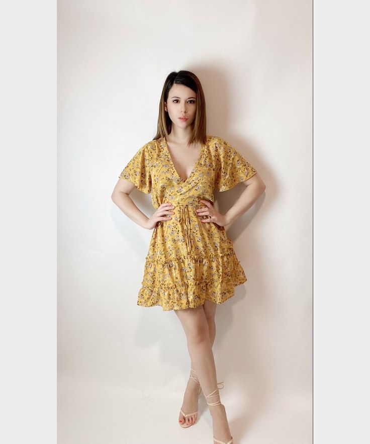 yellow floral mini dress Floral Dress Mini, First Date Dress, Little Miss Sunshine, Yellow Floral Dress, Date Dresses, Mini Dresses For Women, Yellow Print, My Sunshine, Summer Look