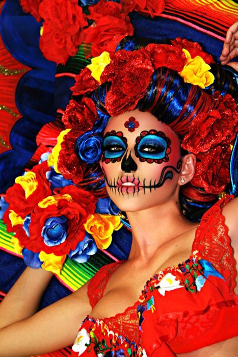 Day of the Dead inspired makeup color. /// @urbandecay  and @peektravel Xtina Costume, Muertos Makeup, Dead Costume, Halloweenský Makeup, Dead Makeup, Day Of The Dead Art, Sugar Skull Makeup, Halloween 2015, Sugar Skull Art