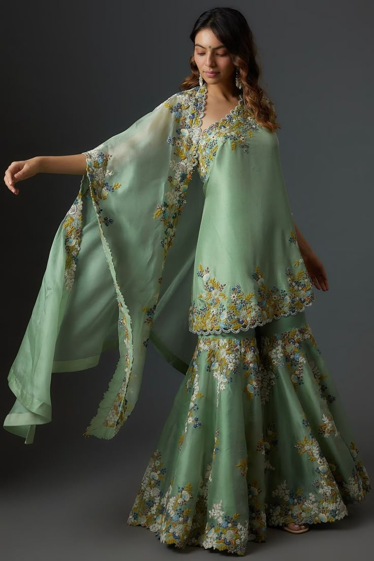 Traditional Gharara Designs, Floral Gharara, Latest Ethnic Dresses Indian, Latest Indian Suit Designs, Gharara Designs Pakistani, Pakistani Outfits Party Wear, Latest Designer Party Wear Dresses, Sharara Suit Designs Latest, Organza Gharara