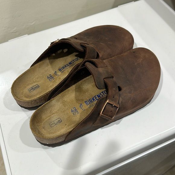 Birkenstock Boston soft footbed. Brown leather (Habana) size 42. Worn 3-4 times. Brown Leather Birkenstocks, Brown Birkenstocks, Leather Birkenstocks, Birkenstock Boston Soft Footbed, Boston Soft Footbed, Birkenstock Brown, Birkenstock Boston, Modern Outfits, Outfit Aesthetic