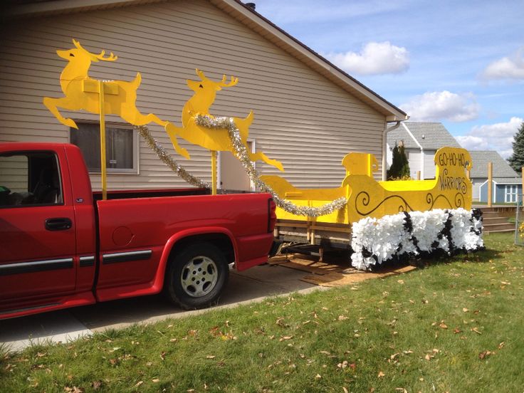 Parade float of Santa's sleigh done in school colors for elementary ...