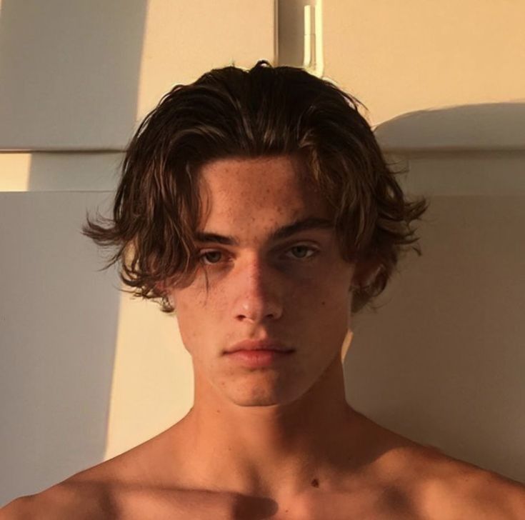 Male Haircuts Curly, Surfer Hair, Guy Haircuts Long, Middle Part Hairstyles, Mens Hairstyles Thick Hair, Wavy Hair Men, Men Haircut Styles, Corte De Cabelo Masculino, Boys Haircuts