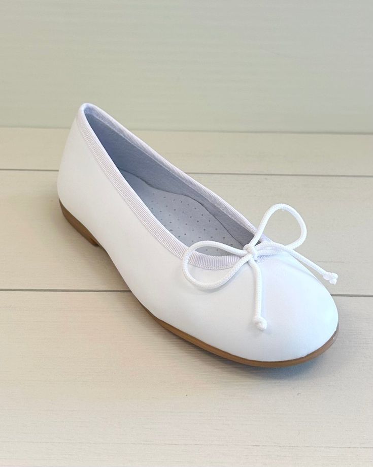 Beautiful and comfortable Spanish shoes for girls to wear on special occasions, such as the first communion. Please refer to the size conversion table. 100% leather Any variations in color or texture within this product are nor irregularities, but rather a result of the unique production process. Made in Spain Final Sale, no exchanges nor returns will be available Size EU28 = 18cm or 7 1/8" Size EU29 = 19cm or 7 1/2" SIze EU30 = 19.5cm or 7 3/4" Size EU31 = 20.5cm or 8 1/8" Size EU32 = 21cm or 8 Classic Closed Toe Dance Shoes For Spring, Classic White Slip-on Ballet Flats, Spring Leather Dance Shoes With Round Toe, Leather Dance Shoes With Round Toe For Spring, Leather Round Toe Dance Shoes For Spring, Spring Dance Shoes With Soft Sole And Closed Toe, Leather Dance Shoes With Soft Sole, Leather Closed Toe Dance Shoes With Soft Sole, White Round Toe Dance Shoes For Formal Occasions