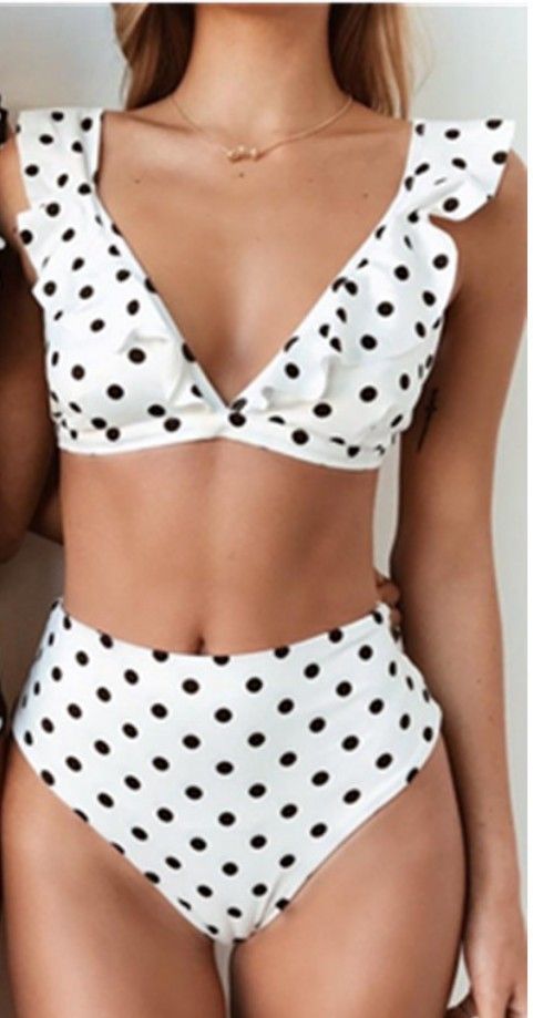 Cute Deep V Neck Ruffled High Waist Bikini Polka Dots Bathing Suit Swimsuit. It is sexy, comfy and classy. It is good for elegant ladies and seductive women. Turquoise Pool, Mode Rose, High Waisted Bathing Suits, Swimwear High Waisted, Suit Swimsuit, Green Swimsuit, Trendy Swimwear, Cute Bathing Suits, White Swimsuit