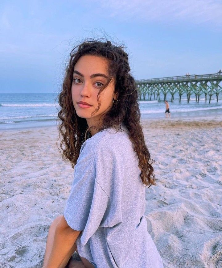 Brunette Faceclaim, Kiana Davis, Brunette Aesthetic, Brown Hair Shades, Brown Curly Hair, Soft Glam Makeup, Hair Shades, To Be, Curly Girl