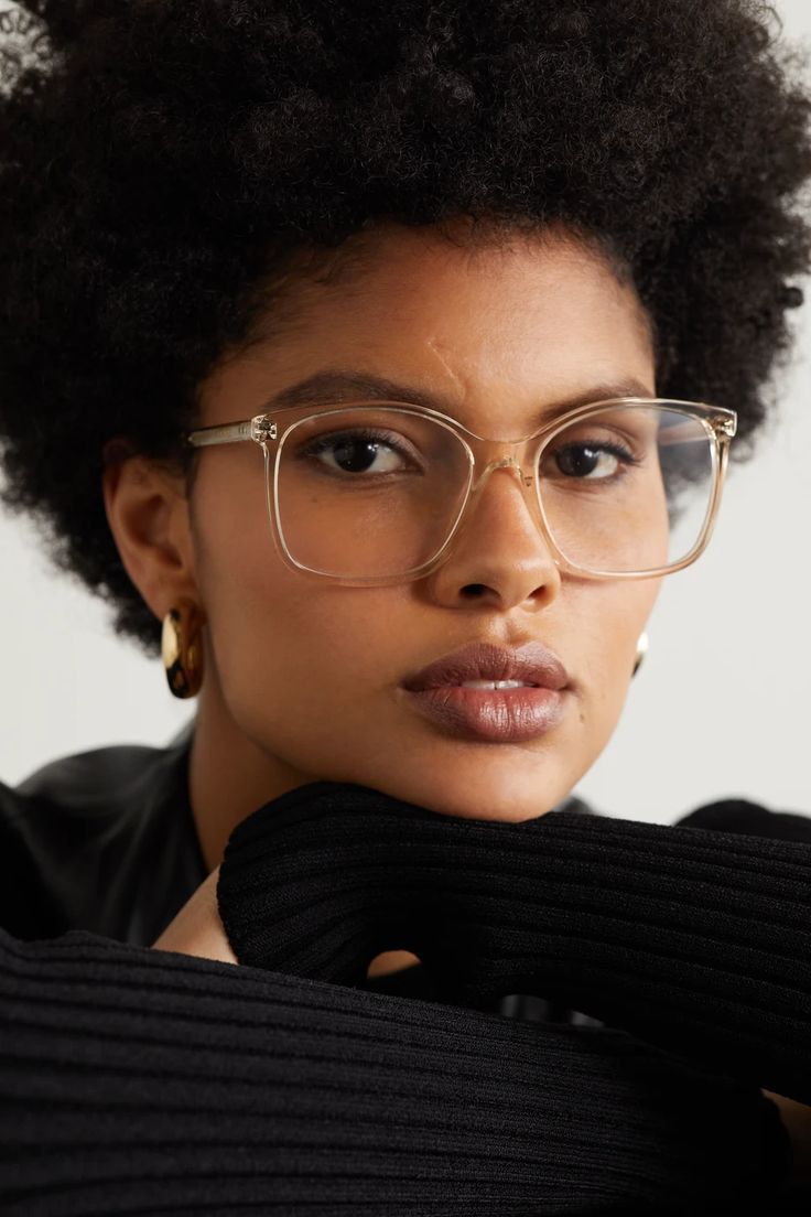 African-American-lady-with-round-face-wearing-large-clear-eyeglasses Specs For Round Face, Glasses For Long Faces, Frames For Round Faces, Spectacles Women, Celine Eyewear, Glasses For Round Faces, Clear Eyeglasses, Best Eyeglasses, Glasses Inspiration