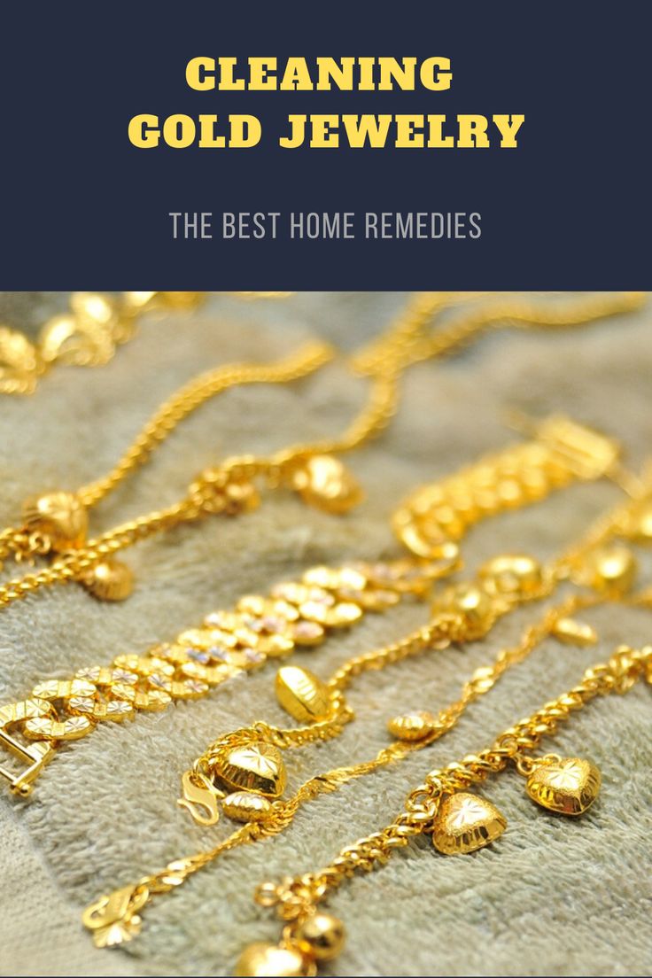 With the right home remedies you can easily clean your gold jewelry and make it shine again quickly - promised! #cleaninjewelry #cleaninggoldjewelry Jewelry Cleaner Diy Gold, How To Clean Jewellery At Home, How Can I Clean My Silver Jewelry, Homemade Jewelry Cleaner For Gold, Best Way To Clean Jewelry At Home, Clean Gold Jewelry Diy, Cleaning Gold Jewelry Diy, Cleaning Gold Jewelry At Home, How To Clean Jewelry