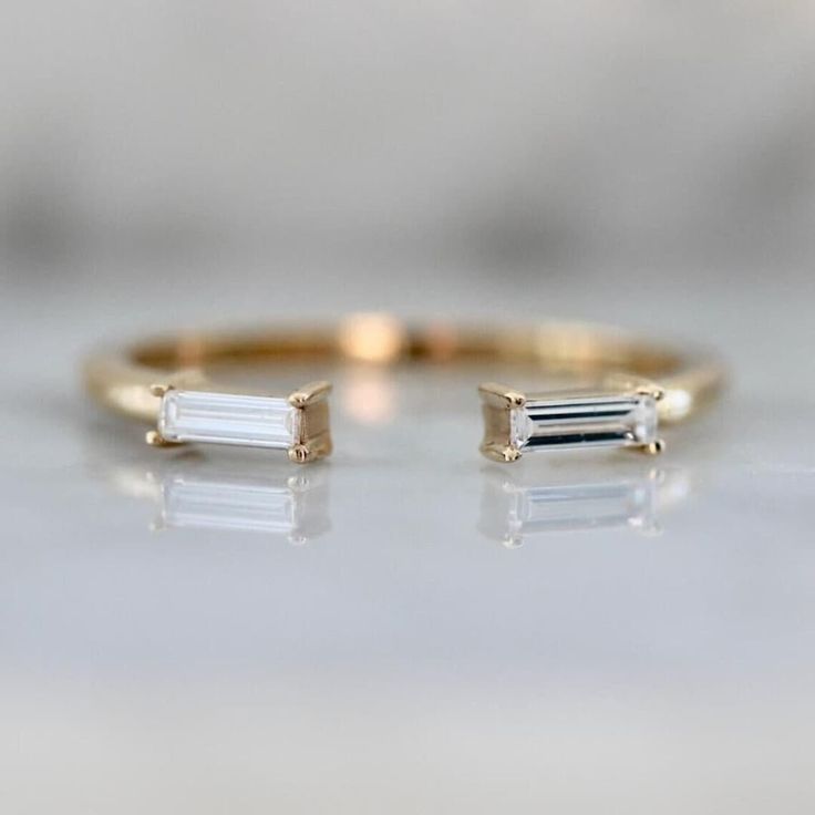 Dainty Baguette Cut Moissanite Wedding Band Stackable Band - Etsy Gem Breakfast, Handmade Wedding Band, Baguette Wedding Band, Delicate Engagement Ring, Bling Ideas, Baguette Engagement Ring, Ring Baguette, Total White, Gold Promise Rings