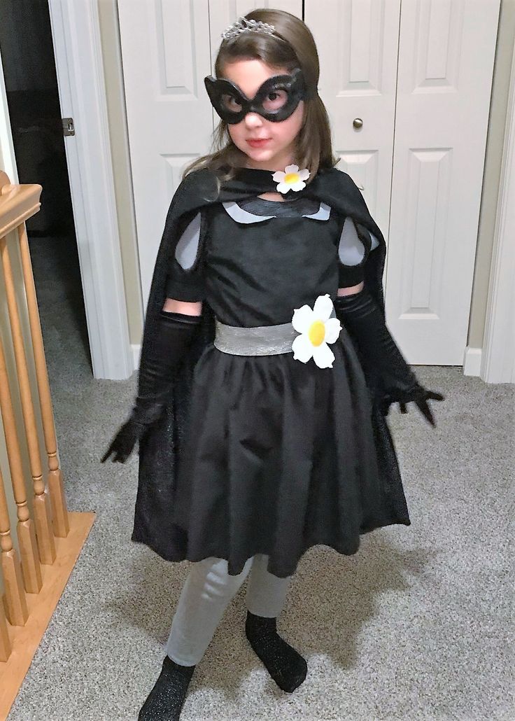 Princess in Black Diy Princess In Black Costume, The Princess In Black Costume, Princess In Black Costume, Disfraces Stranger Things, Black Costumes, Book Themed Birthday Party, Book Character Day, Book Costumes, Book Character Costumes